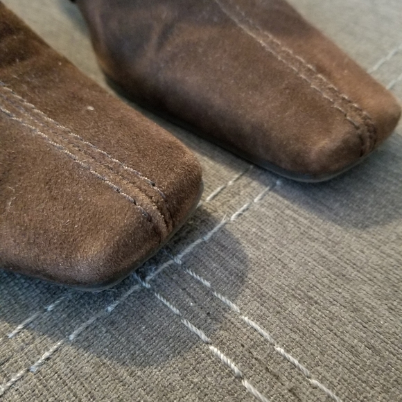 Liz Claiborne Slip Ons - Picture 4 of 7